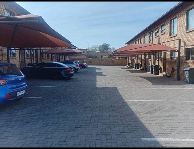 2 BEDROOM TOWNHOUSE FOR SALE IN GENERAL ALBERTSPARK